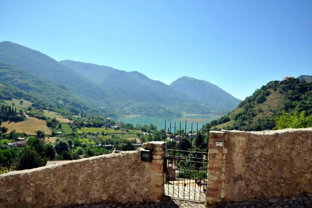 Stanza Con Terrazzo Vista Lago - Lakeholiday Castel di Tora Exterior foto