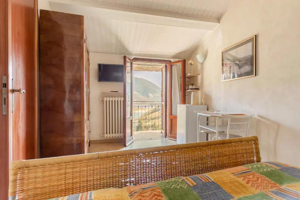 Stanza Con Terrazzo Vista Lago - Lakeholiday Castel di Tora Exterior foto